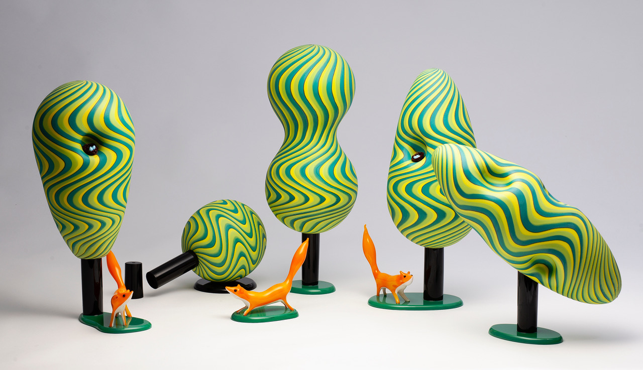 Claire Kelly, Parallax: Busy Forest  (2019). [Parallax: The effect whereby the position or direction of an object appears to differ when viewed from different positions.] Glass: Blown, sculpted, and assembled. Dimensions: 15 ¼" x 16" x 36.” © Claire Kelly Glass. Courtesy of the artist. Kelly’s playful glass sculptures invite us to enter and explore the worlds where animals dwell. She aims to stir our curiosity about the animals within this intimate kingdom: what is their role in, and value to, the larger ecosystem? What threats await them? And, most importantly, what do they see when they look back at us? Her work presents “a gentle mirror” for examining how our decisions affect our environment.