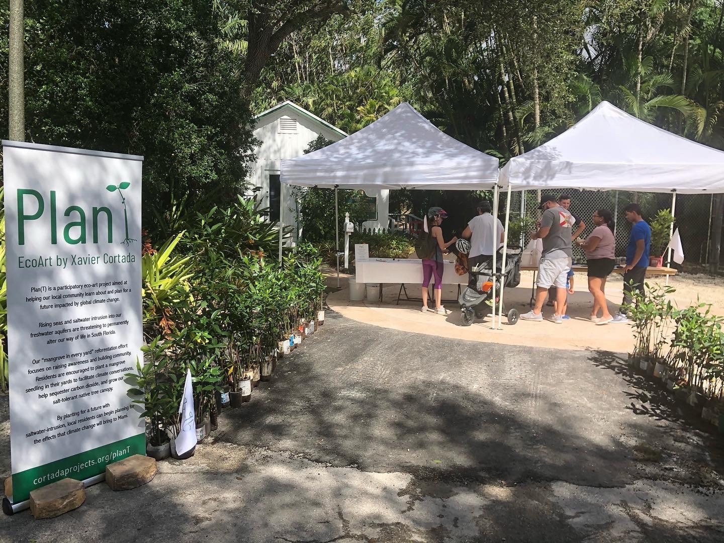 Plan(T) Educators Engage Community Members At The Pinecrest Gardens Farmers’ Market. ©2021 Xavier Cortada. Photo courtesy of the artist.