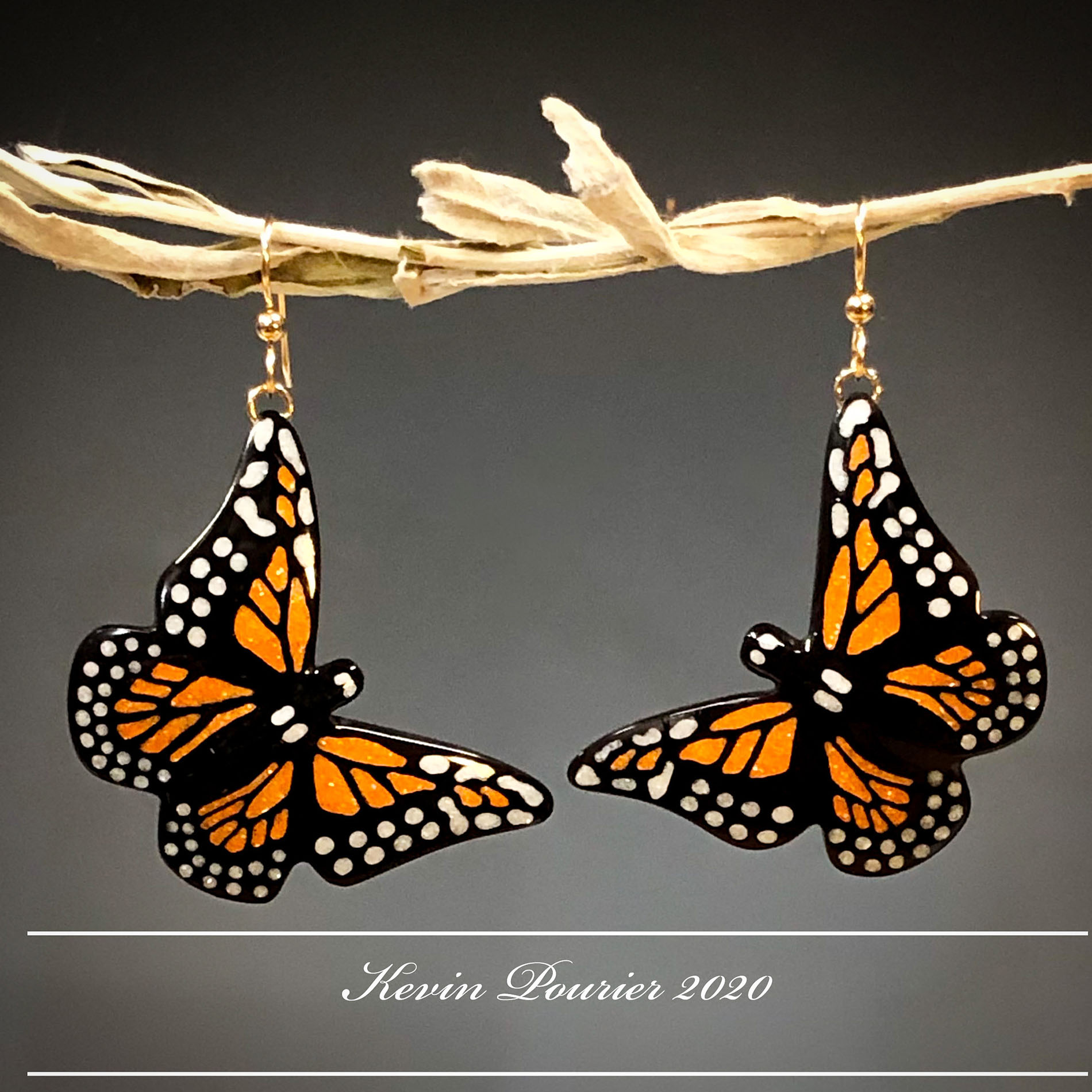 Kevin Pourier, Monarch Earrings (2020). Carved buffalo horn inlaid with orange sandstone and mother of pearl. Dimensions: 1.75” x 1.75”. ©Kevin Pourier 2020. Courtesy of the artist.
