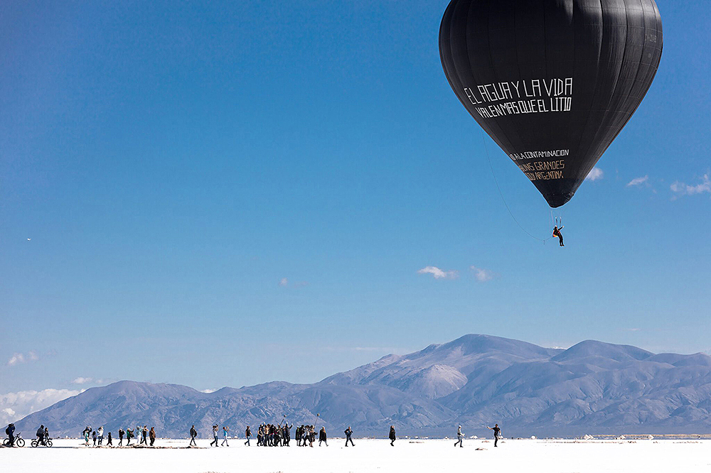 Tomás Saraceno, Fly With Aerocene Pacha, 2020. Photograph. ©Studio Tomás Saraceno 2020. Courtesy of the Aerocene Foundation and Tanya Bonakdar Gallery.  